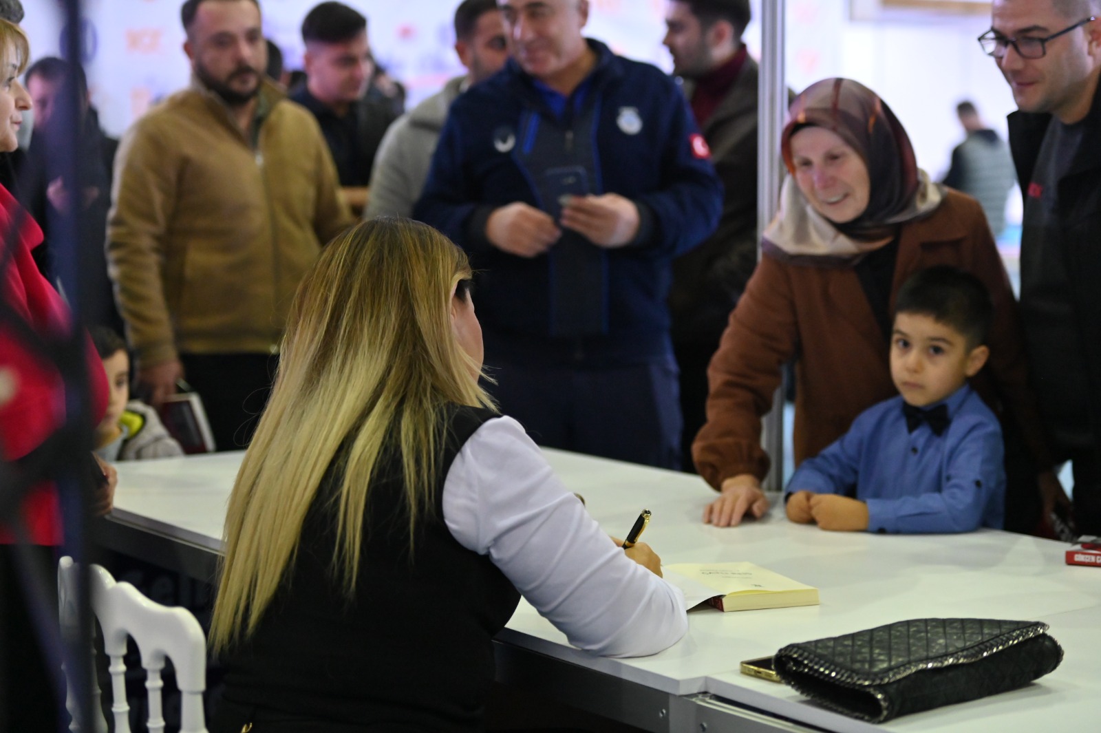 KİTAP FUARINA YOĞUN İLGİ